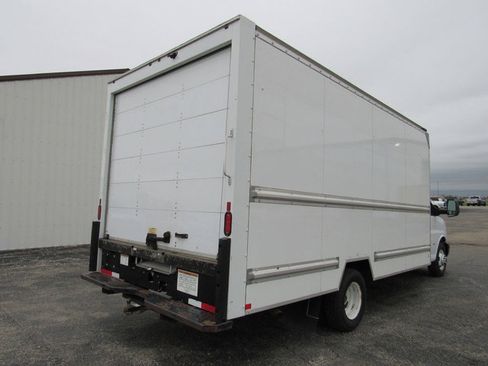 Used 2021 GMC Savana 3500 Extended w/ Power Convenience Package RWD image 3