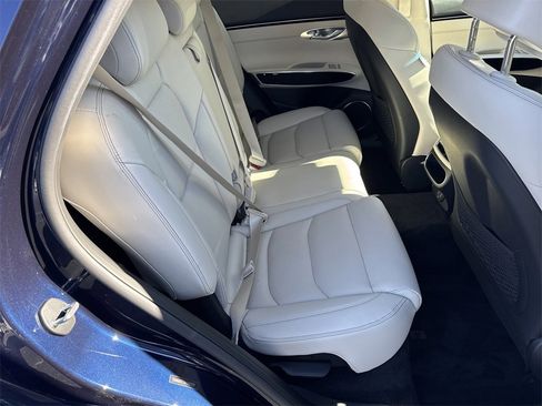 Used 2025 Genesis GV70 2.5T image 15