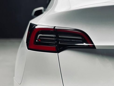 Used 2021 Tesla Model Y Long Range AWD/4WD image 15