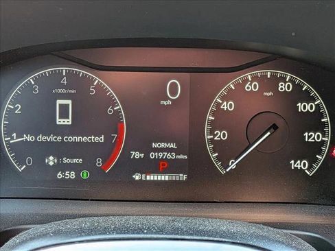 Used 2025 Honda Pilot TrailSport image 12
