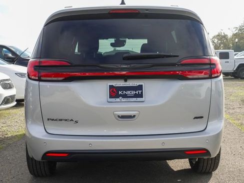 New 2026 Chrysler Pacifica Select AWD/4WD image 7