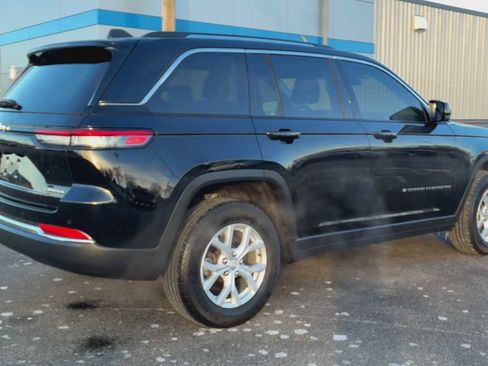 Used 2023 Jeep Grand Cherokee Limited image 2