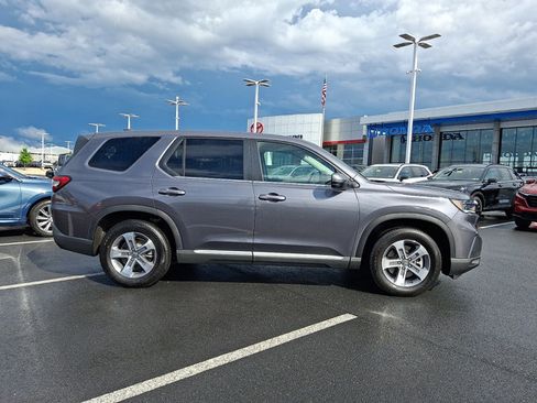 Certified 2025 Honda Pilot EX-L image 8