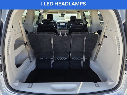 Used 2023 Chrysler Pacifica Touring-L image 19
