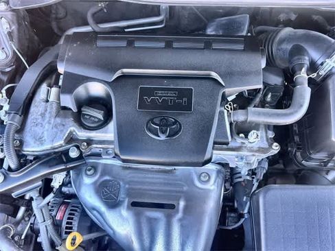 Used 2012 Toyota Camry L image 10