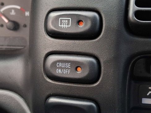 Used 2002 Chevrolet Tracker LT AWD/4WD image 19