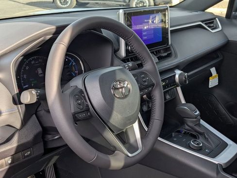 New 2025 Toyota RAV4 SE image 3