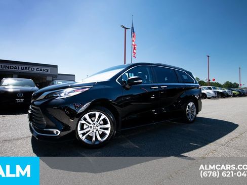 Used 2023 Toyota Sienna Platinum image 11