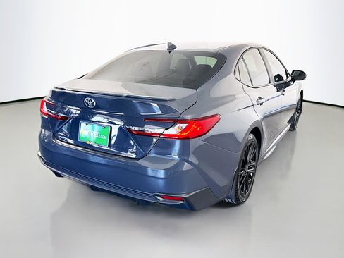 Used 2025 Toyota Camry SE image 10