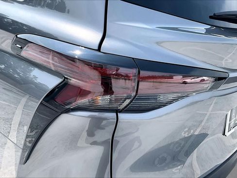Used 2026 Toyota Sienna LE FWD image 28