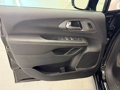 New 2026 Chrysler Pacifica Select FWD image 13
