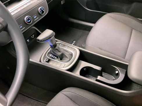 New 2026 Hyundai Kona SE image 8