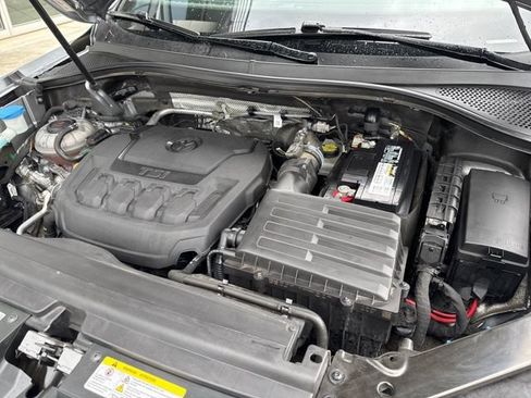 Used 2021 Volkswagen Tiguan SE w/ Panoramic Sunroof Package FWD image 26