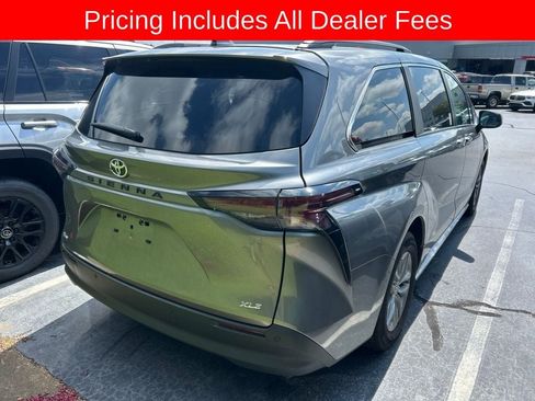 Used 2026 Toyota Sienna XLE FWD image 7