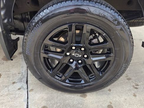 Used 2023 Chevrolet Silverado 1500 Custom image 12