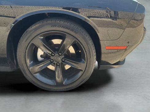 Used 2017 Dodge Challenger R/T RWD image 31