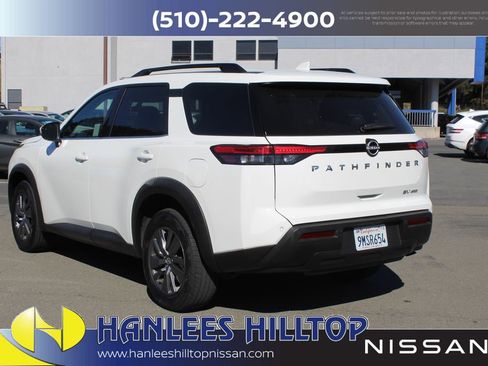 Used 2024 Nissan Pathfinder SV image 9