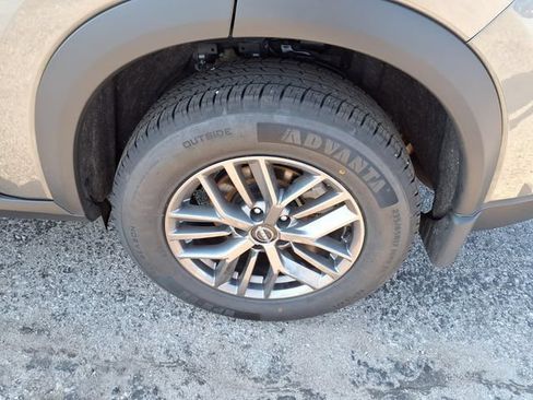 Used 2024 Nissan Rogue S AWD/4WD image 16