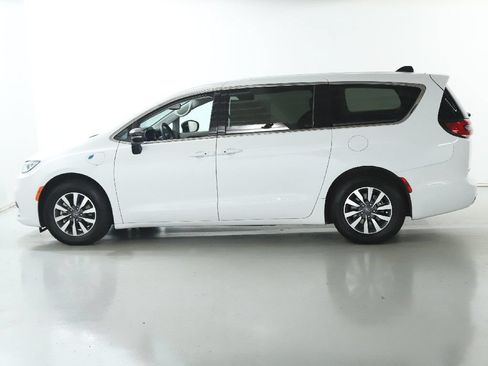 Used 2024 Chrysler Pacifica Limited FWD image 38