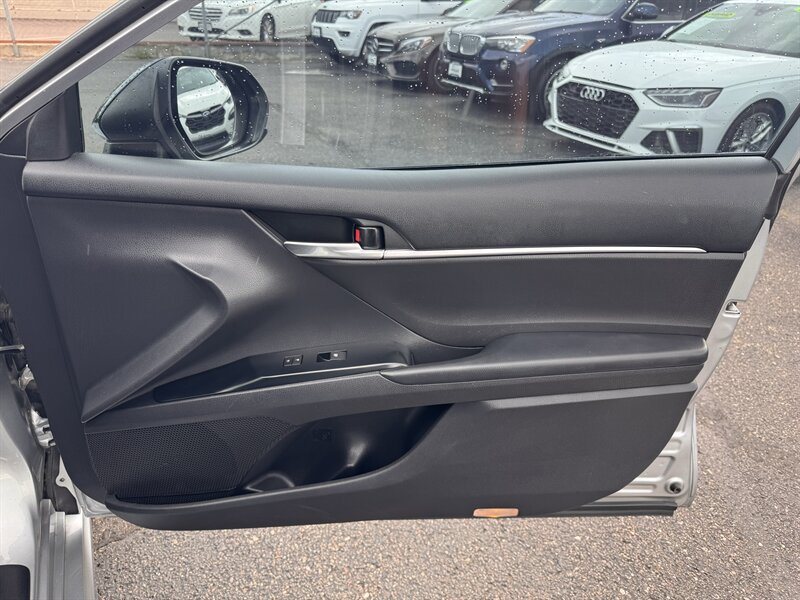 Used 2019 Toyota Camry SE FWD image 31
