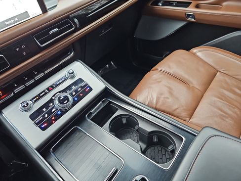 Used 2020 Lincoln Aviator Reserve w/ Equipment Group 201A image 27