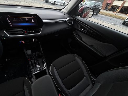 Used 2025 Chevrolet TrailBlazer LT w/ Driver Confidence Package image 34