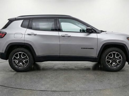 Used 2025 Jeep Compass Trailhawk image 11