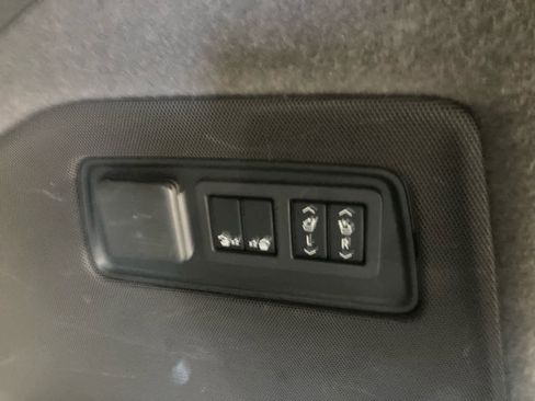 Used 2023 Cadillac Escalade Premium Luxury image 18