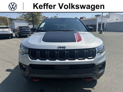 Used 2024 Jeep Compass Trailhawk AWD/4WD image 8