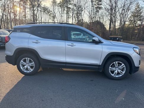 Used 2021 GMC Terrain SLE w/ Driver Convenience Package image 6