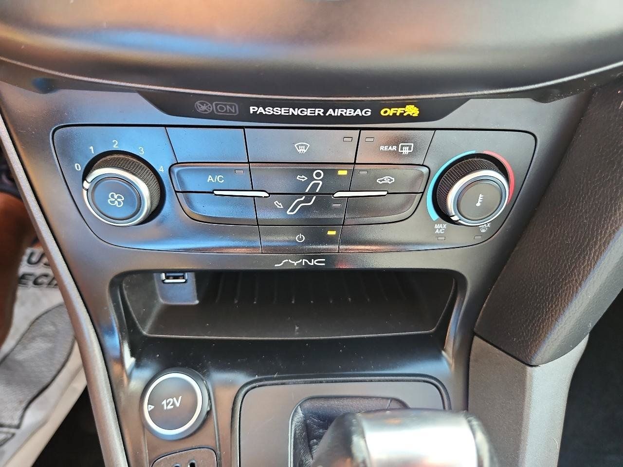 Used 2015 Ford Focus SE w/ Equipment Group 201A FWD image 32