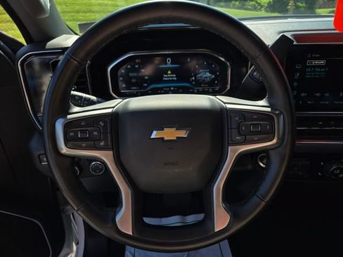 Used 2025 Chevrolet Silverado 1500 LT AWD/4WD image 32