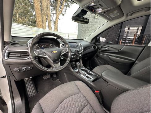 Used 2021 Chevrolet Equinox LT image 2