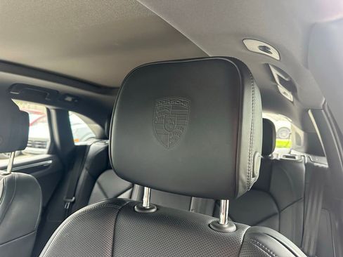 Certified 2023 Porsche Macan AWD/4WD image 23