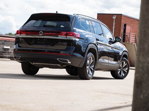 Certified 2024 Volkswagen Atlas SE FWD image 6