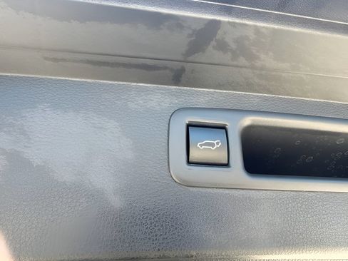 Used 2021 Toyota Highlander XLE FWD image 18