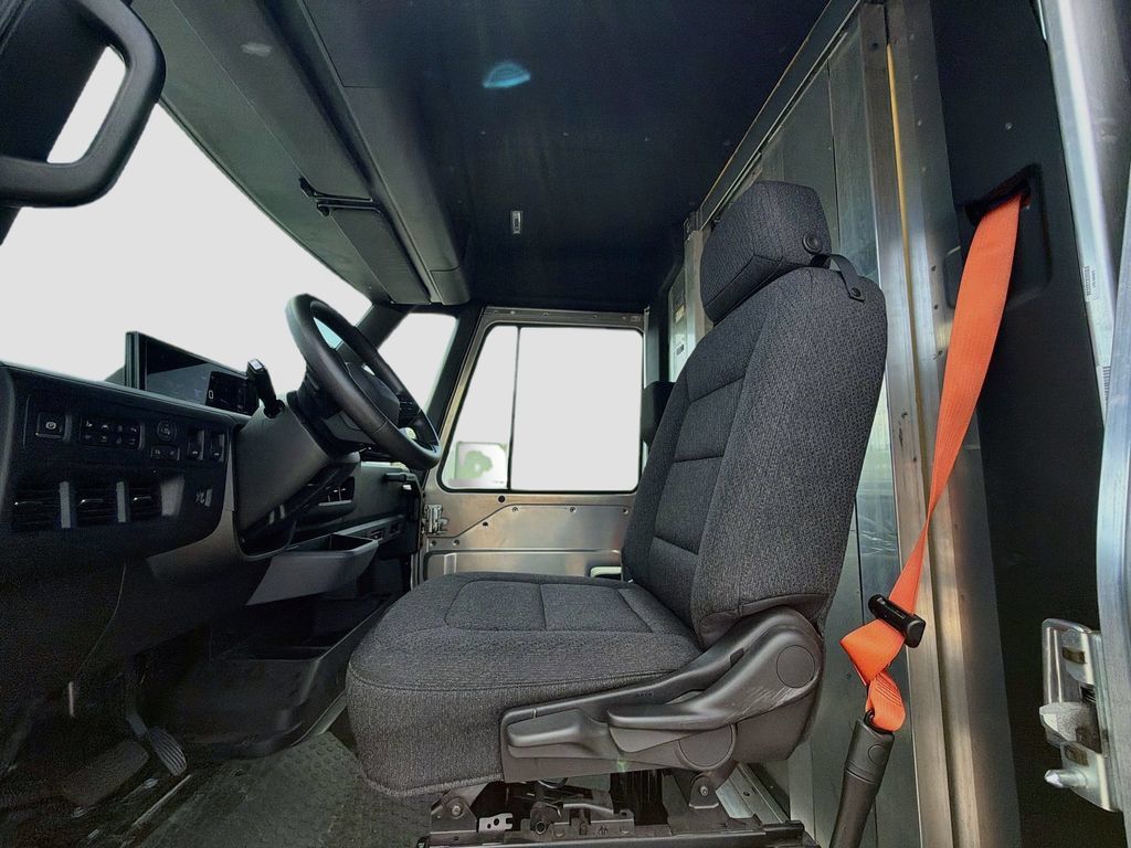 Used 2024 Chevrolet Brightdrop 600 w/ Commercial Equipment Package AWD/4WD image 26