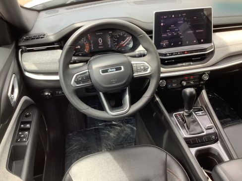 Used 2023 Jeep Compass Latitude AWD/4WD image 11