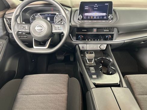 Used 2023 Nissan Rogue SV image 18