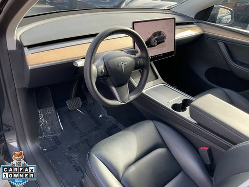 Used 2024 Tesla Model Y Long Range AWD/4WD image 6