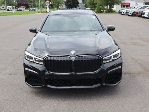 Used 2022 BMW 750i xDrive w/ Luxury Rear Seating Package AWD/4WD image 2