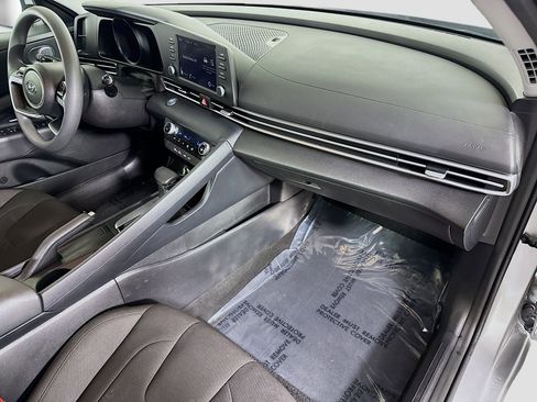 Used 2023 Hyundai Elantra SEL w/ Preferred Accessory Package image 30