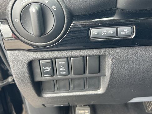 Used 2021 Nissan Titan SV w/ SV Convenience Package RWD image 15