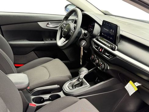 Used 2023 Kia Forte LXS w/ LXS Technology Package FWD image 8