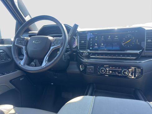 Used 2024 Chevrolet Silverado 2500 ZR2 w/ Technology Package AWD/4WD image 14
