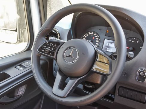 Used 2021 Mercedes-Benz Sprinter 2500 image 25