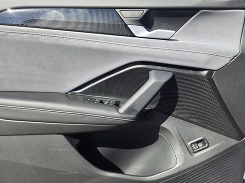 New 2026 Volkswagen Tiguan SE R-Line FWD image 21