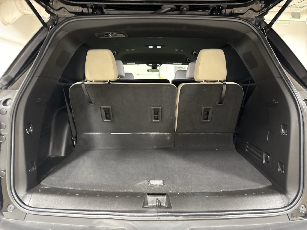 Used 2022 Chevrolet Traverse LS FWD image 24