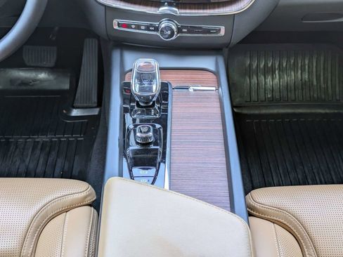 Certified 2023 Volvo XC60 B5 Ultimate w/ Protection Package Premier FWD image 19