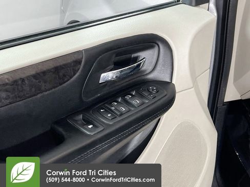 Used 2018 Dodge Grand Caravan SE image 12